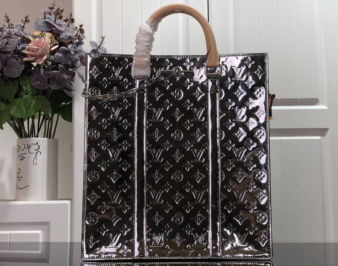 Best Replica Louis Vuitton Sac Plat Monogram Mirror Coated Shoulder Bag Replica Silver M45884 - Colareps