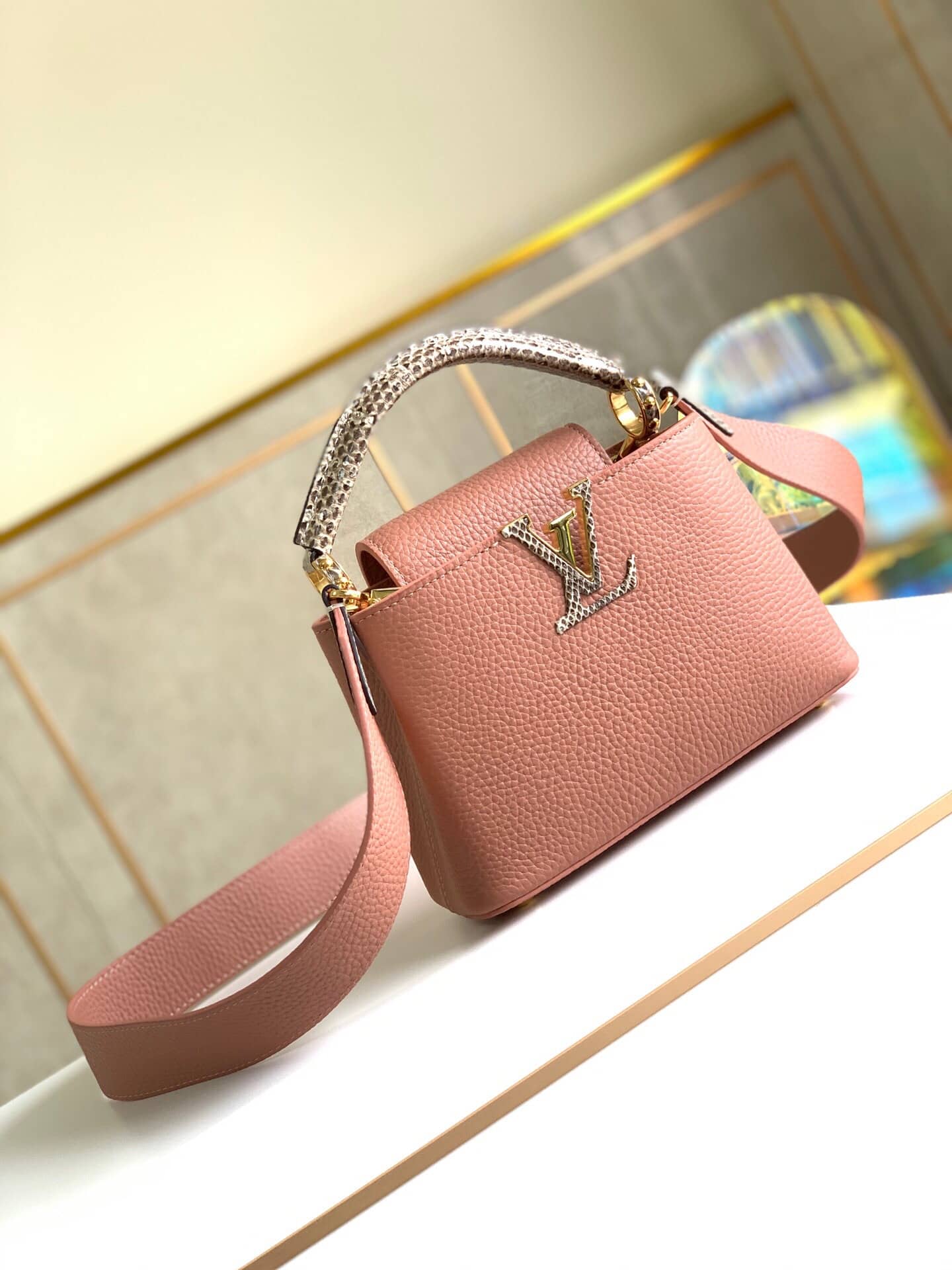 Best Replica Louis Vuitton Capucines Mini Replica Bag Pink M55921 - Colareps