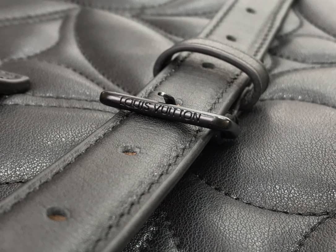 Best Replica Luxury Mens Leather Logo Chain Tote - Colareps