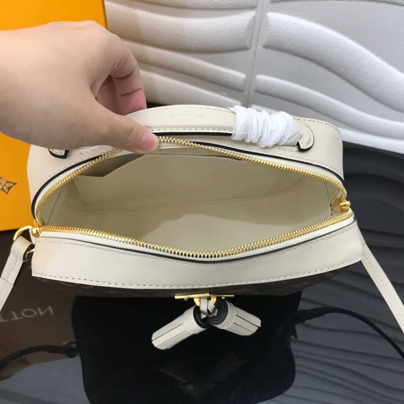 Best Replica Louis Vuitton Saintonge Monogram Canvas Replica Shoulder Bag White M43557 - Colareps
