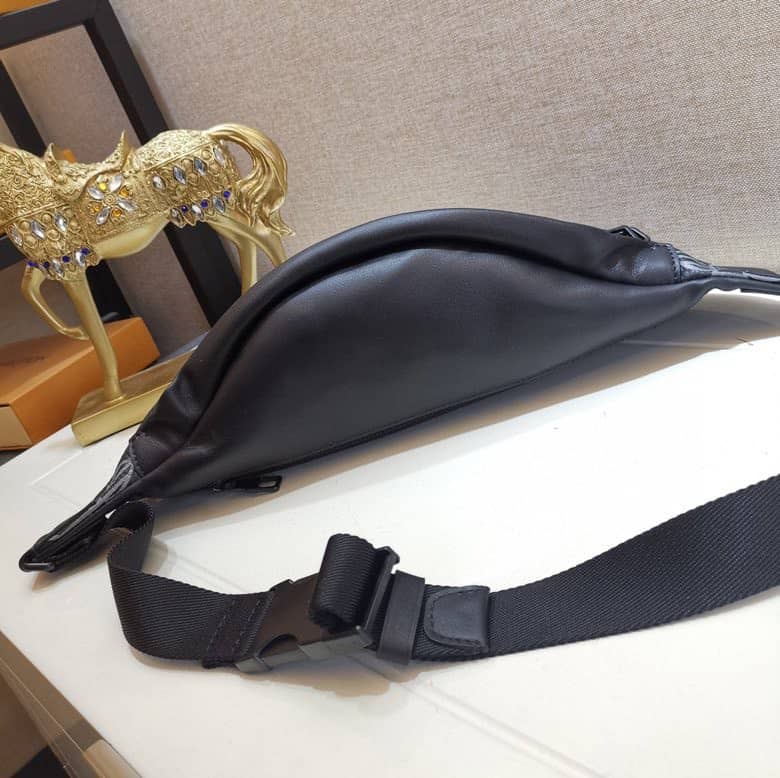 Best Replica LV Bum Bag Dupe Giant Monogram Discovery NM Replica Body Bag M57289 - Colareps