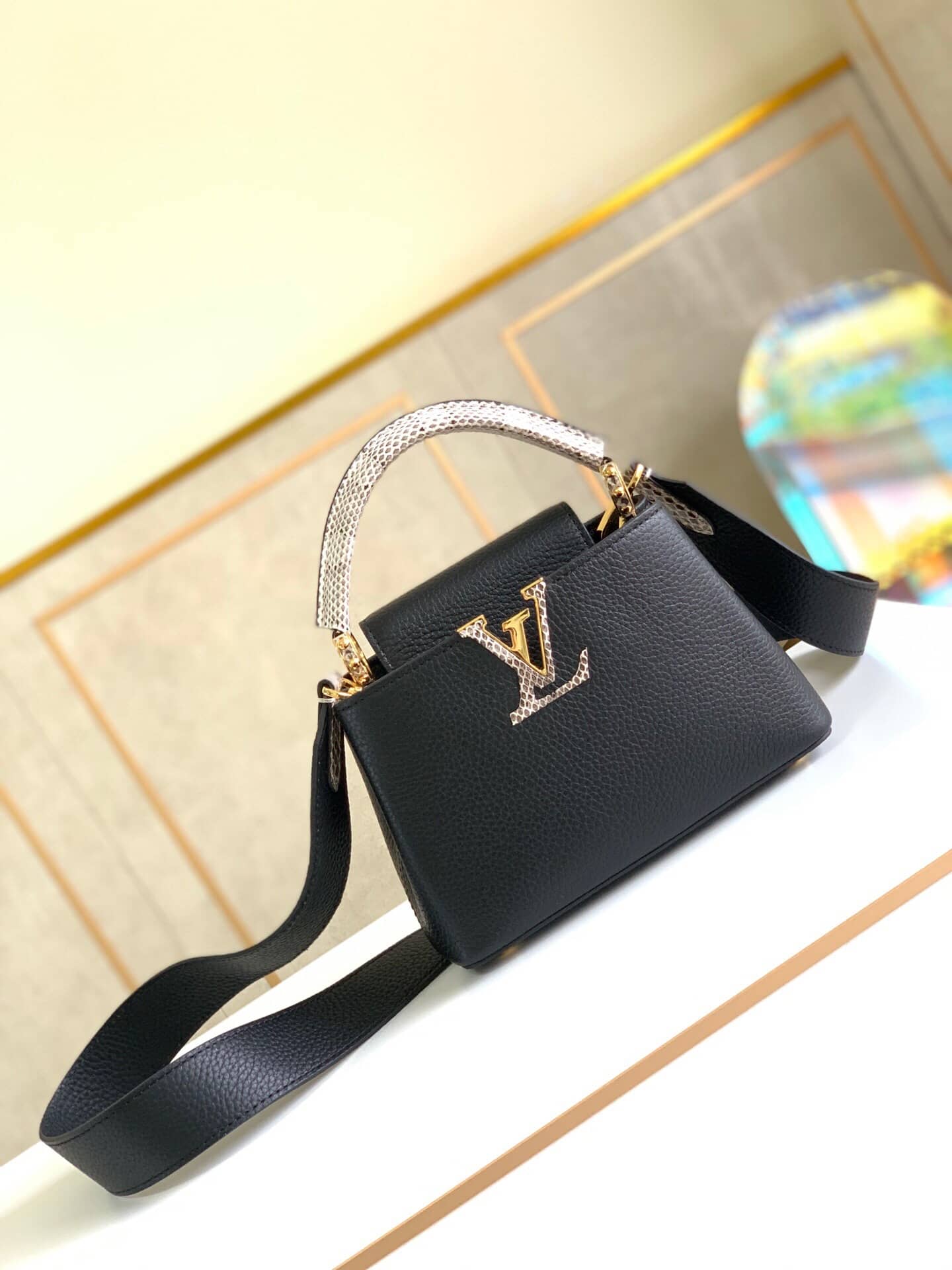 Best Replica Louis Vuitton Capucines Mini Replica Bag Black M55921 - Colareps
