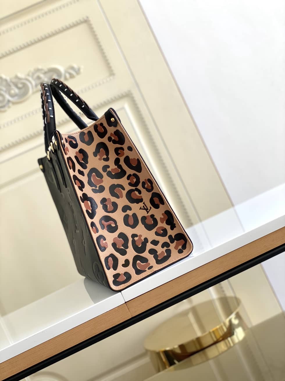 Best Replica Louis Vuitton Wild At Heart OnTheGo MM Black M58522 Replica Tote - Colareps