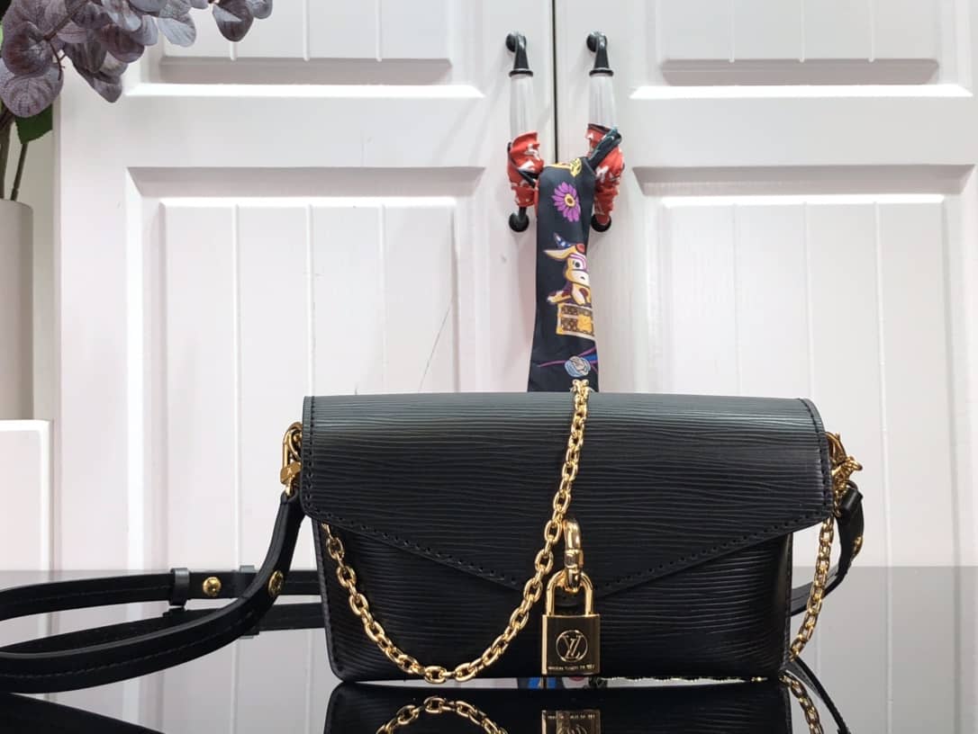 Best Replica Louis Vuitton Epi Leather Padlock On Strap Replica Bag Black M80819 - Colareps