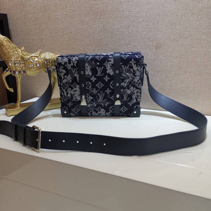 Best Replica Louis Vuitton Trunk Monogram Canvas Replica Messenger Bag M57282 - Colareps