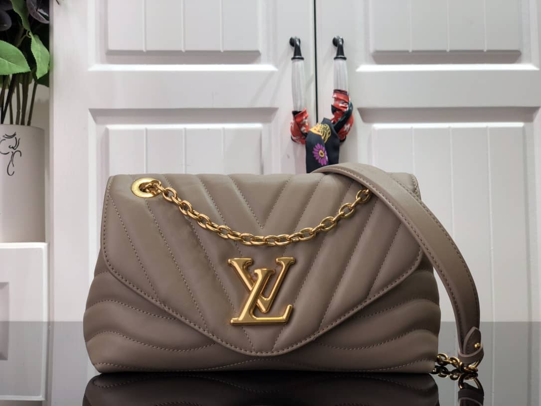 Best Replica Louis Vuitton New Wave Chain Leather Replica Shoulder Bag Gray M58550 - Colareps