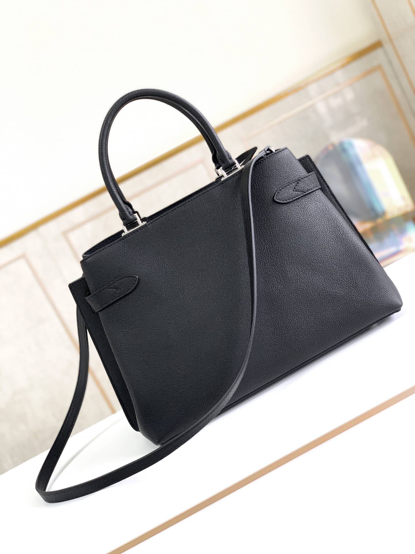 Best Replica Louis Vuitton Lockme Day Tote Replica Black M53730 - Colareps