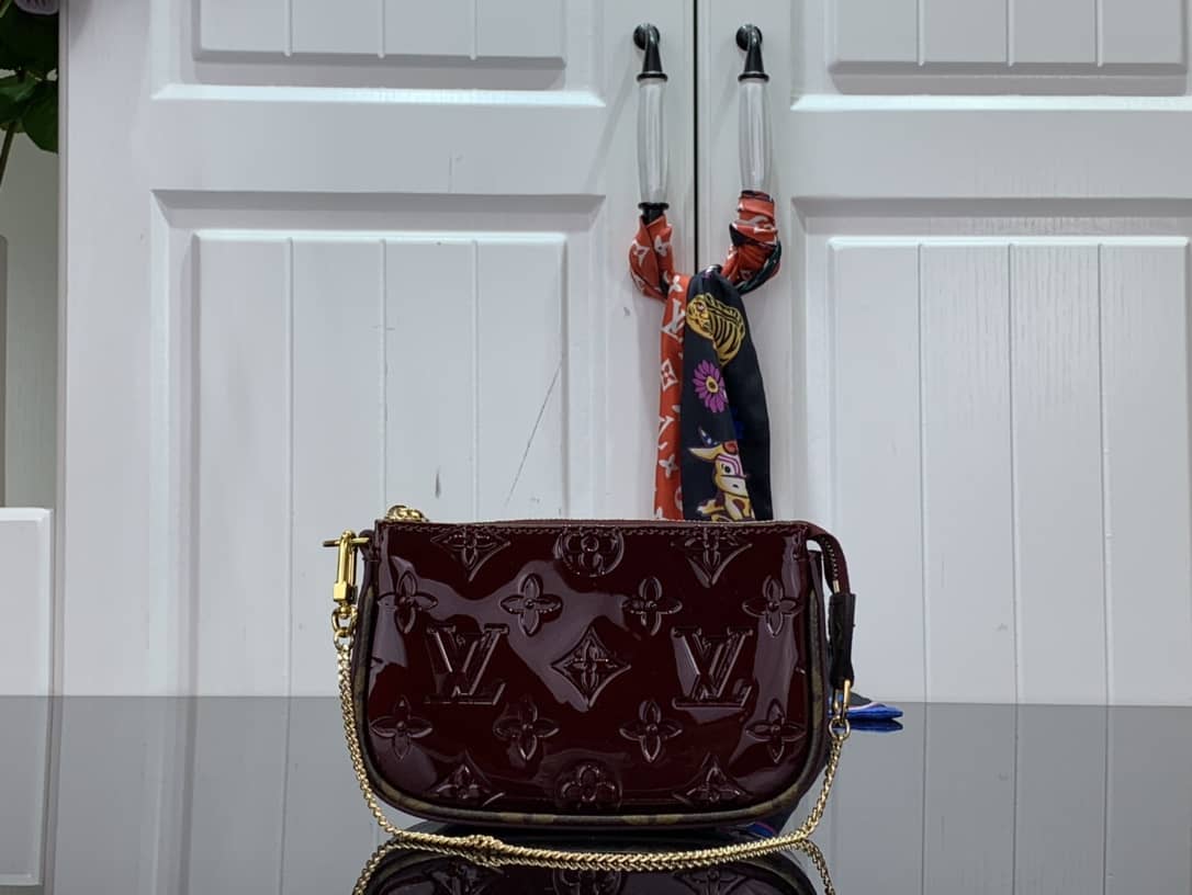 Best Replica Louis Vuitton Pochette Dupe Monogram Vernis  Accessories  Pouch Purple M58009 - Colareps