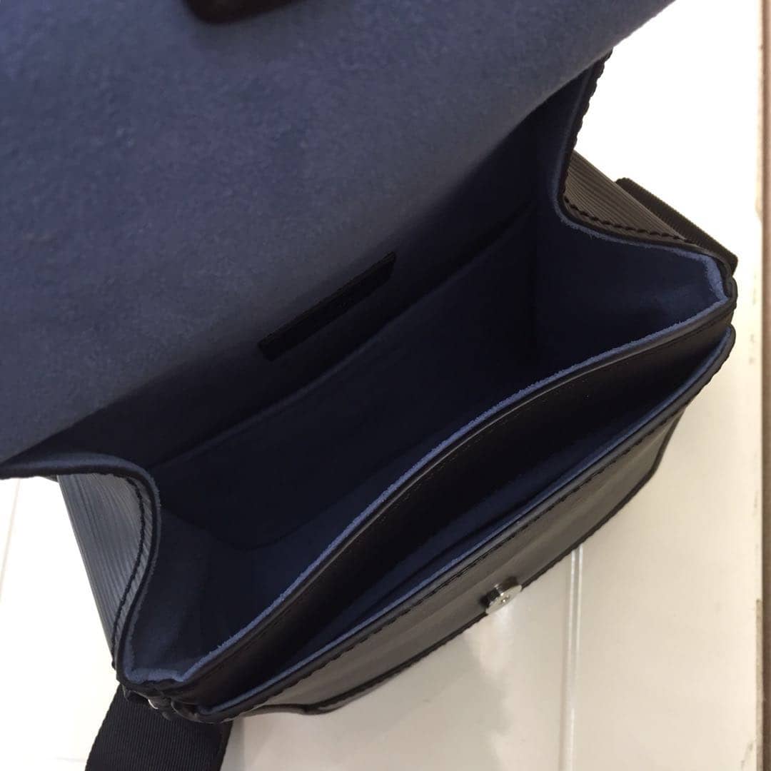 L0vis Vvtt0n EPI Downtown BB Replica Messenger Bag Black M53497