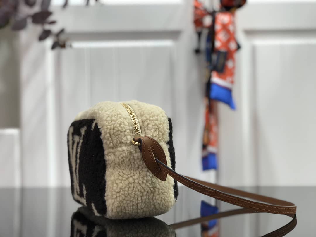 Best Replica Louis Vuitton Giant Monogram Teddy Replica Shoulder Bag M68599 - Colareps