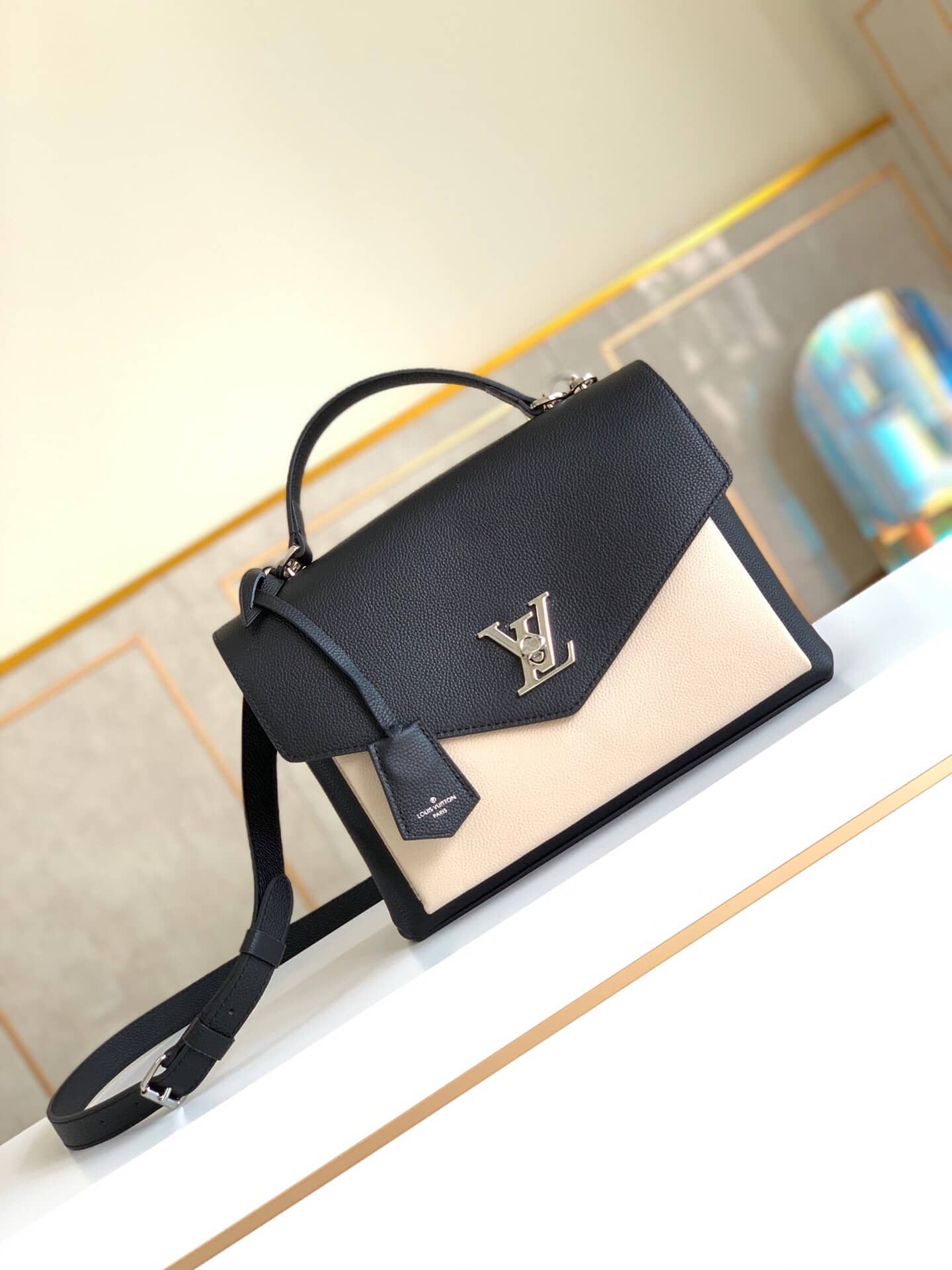 Best Replica Louis Vuitton My Lockme Vanille Leather Crossbody Bag Replica M54878 - Colareps