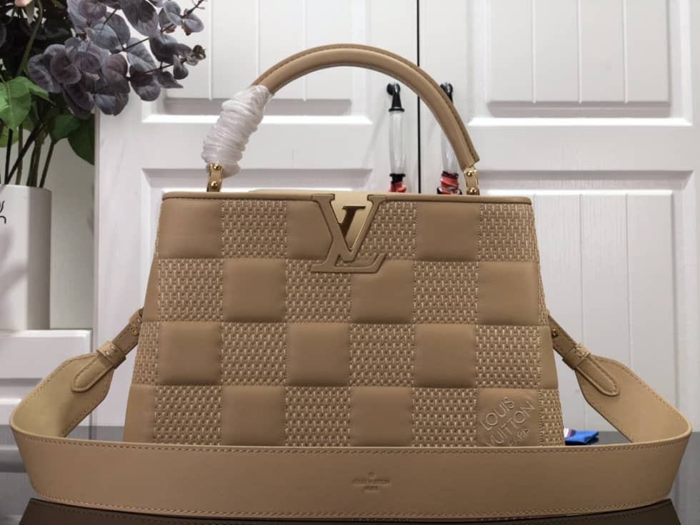 Best Replica Louis Vuitton Capucines MM Beige M59225 Replica Shoulder Bag - Colareps