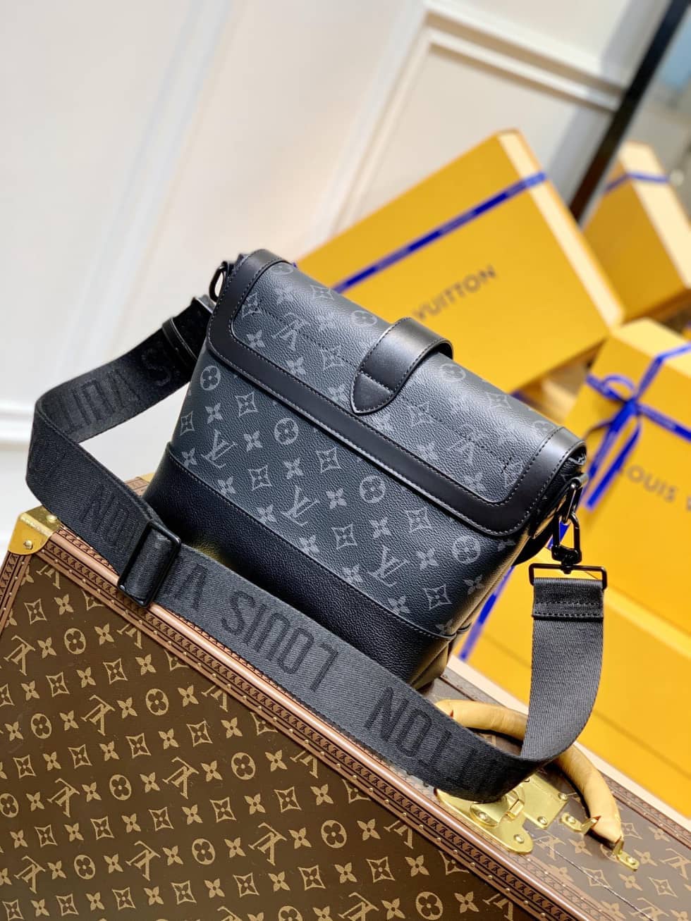 Best Replica Louis Vuitton Saumur Black M45911 Replica Messenger Bag - Colareps