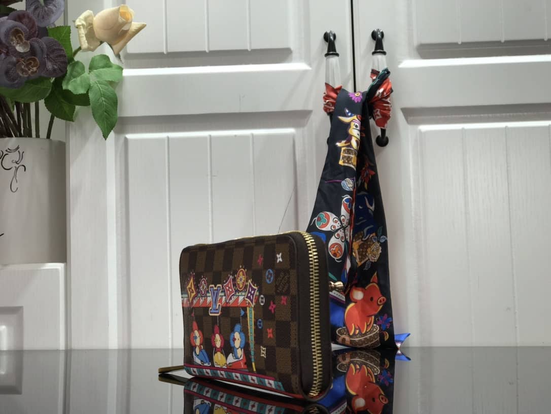 Best Replica Louis Vuitton Christmas Damier Ebene Canvas Zippy Wallet Replica N60403 - Colareps