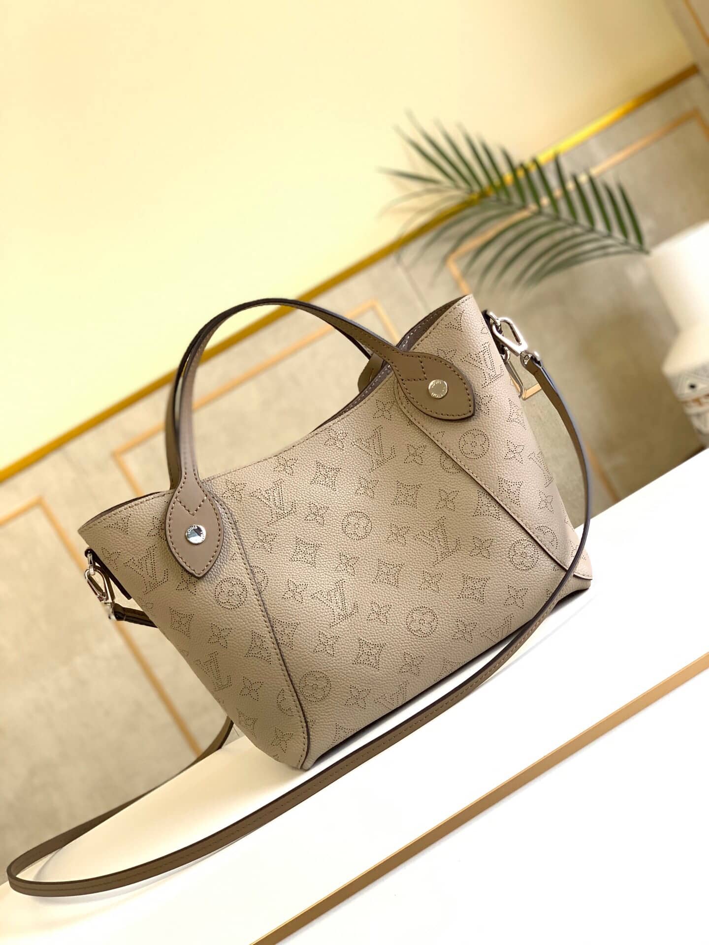 Best Replica Louis Vuitton Mahina Hina PM Leather Tote Replica Apricot M54353 - Colareps
