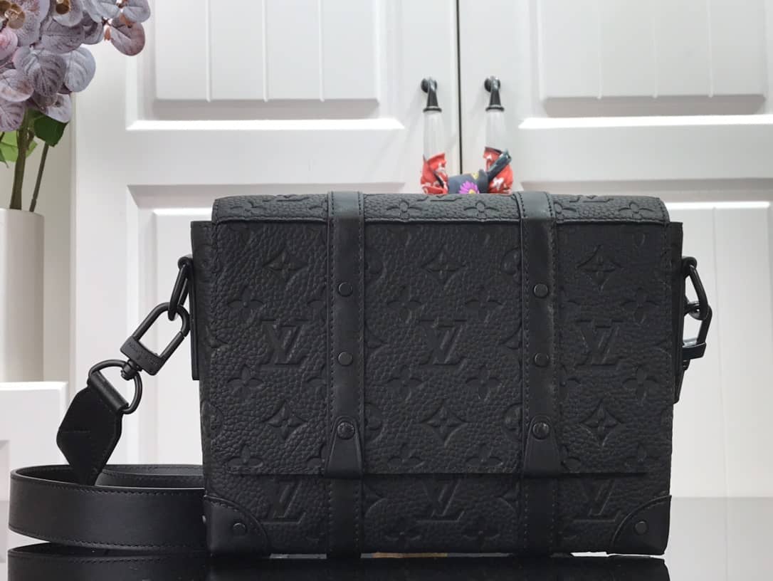 Best Replica Louis Vuitton Taurillon Monogram Leather Trunk Messenger Bag Replica M57726 - Colareps