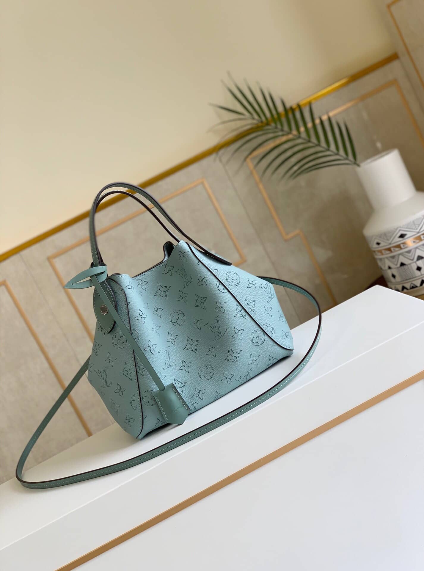 Best Replica Louis Vuitton Mahina Perforated Leather Hina PM Bag Replica M55905 - Colareps