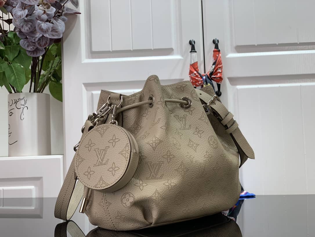 Best Replica Louis Vuitton Bella Mahina Magnolia Leather Replica Bag M57068 Gray - Colareps