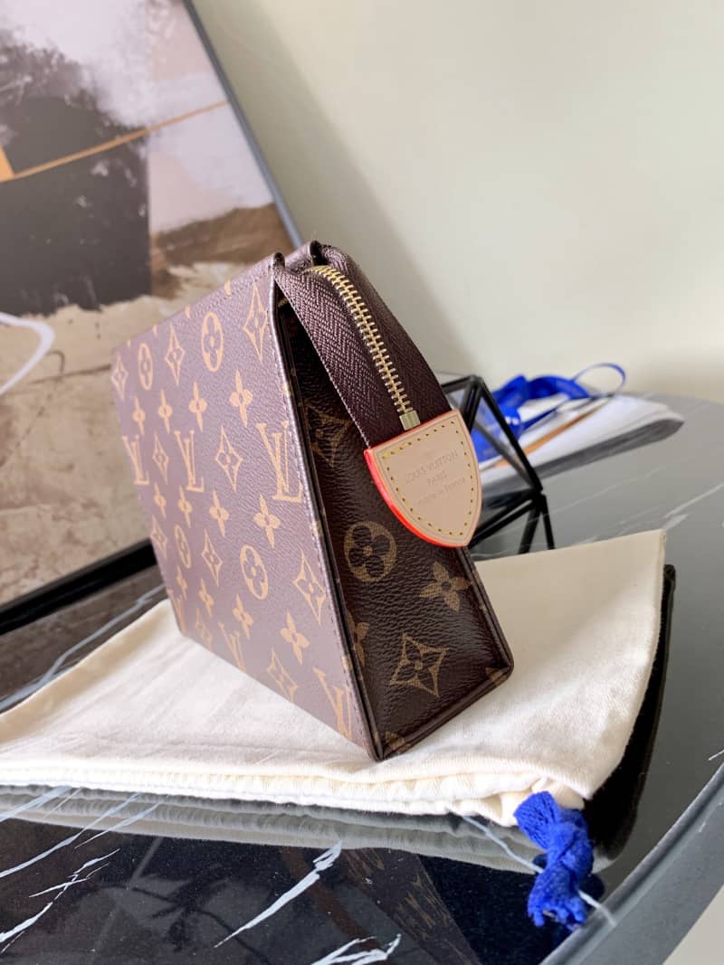 Best Replica Louis Vuitton Toiletry Pouch Monogram Canvas Replica M47544 - Colareps