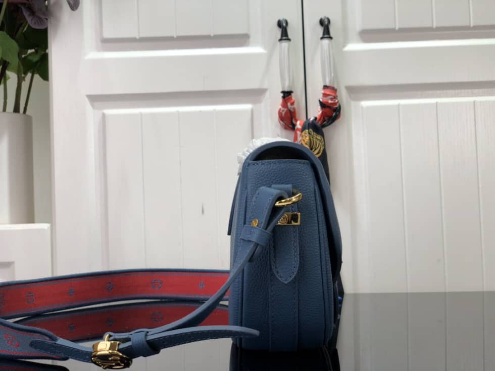 Best Replica Louis Vuitton Pont 9 Soft MM Grained Calfskin Blue M58967 Replica Crossbody Bag - Colareps