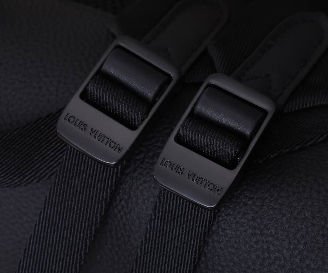 L0vis Vvtt0n Christopher Slim Taurillon Leather Black M58644 Replica Backpack