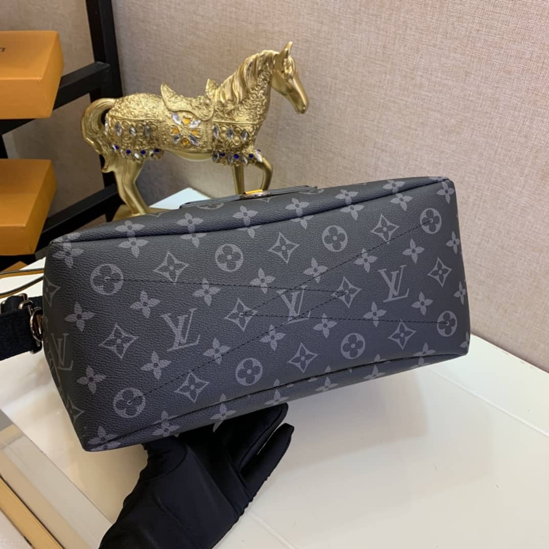L0vis Vvtt0n Besace Zippée Monogram MM Replica Bag Black M45214