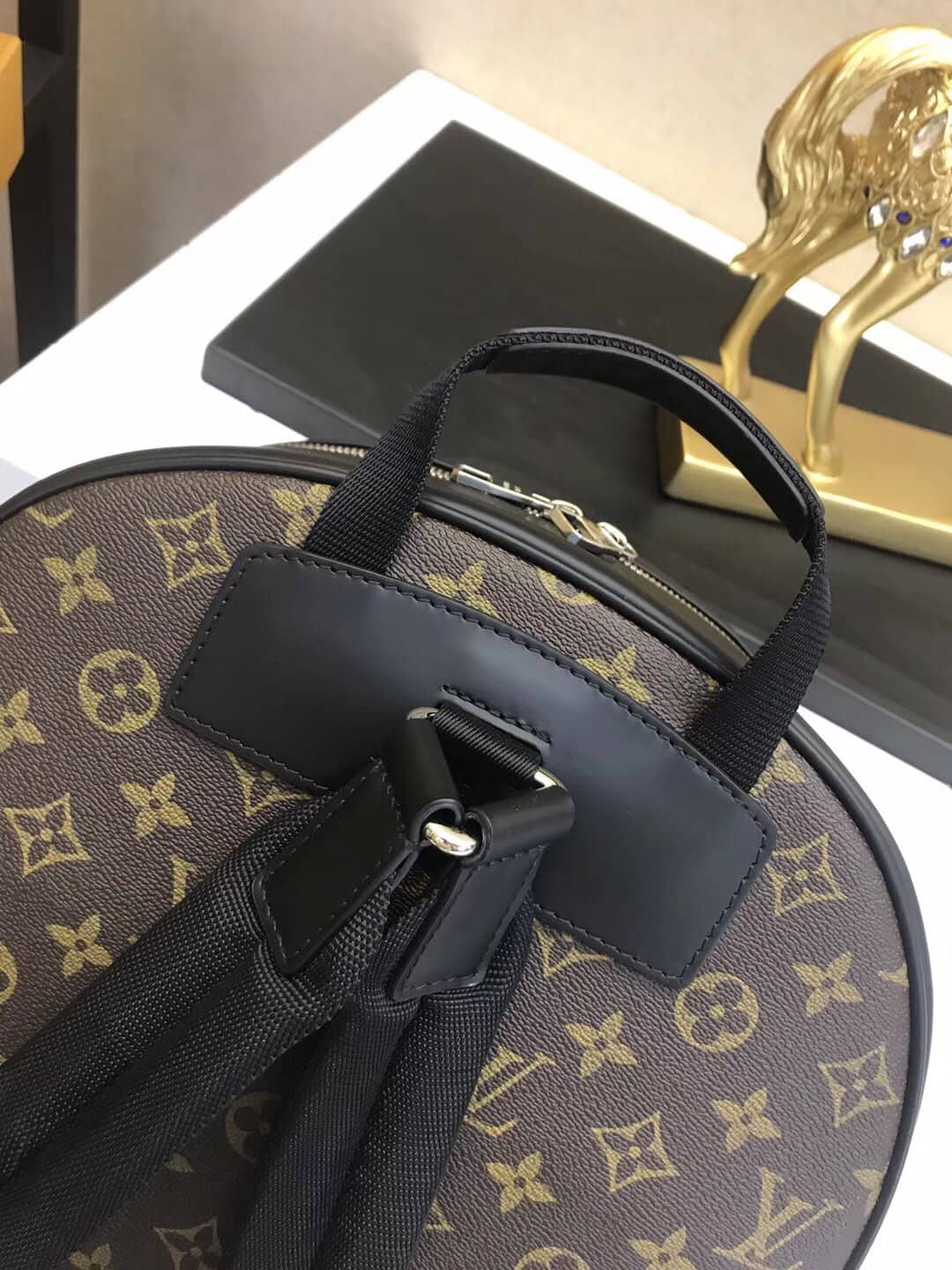 L0vis Vvtt0n Monogram Mens Josh Macaca Replica Rucksack M41530