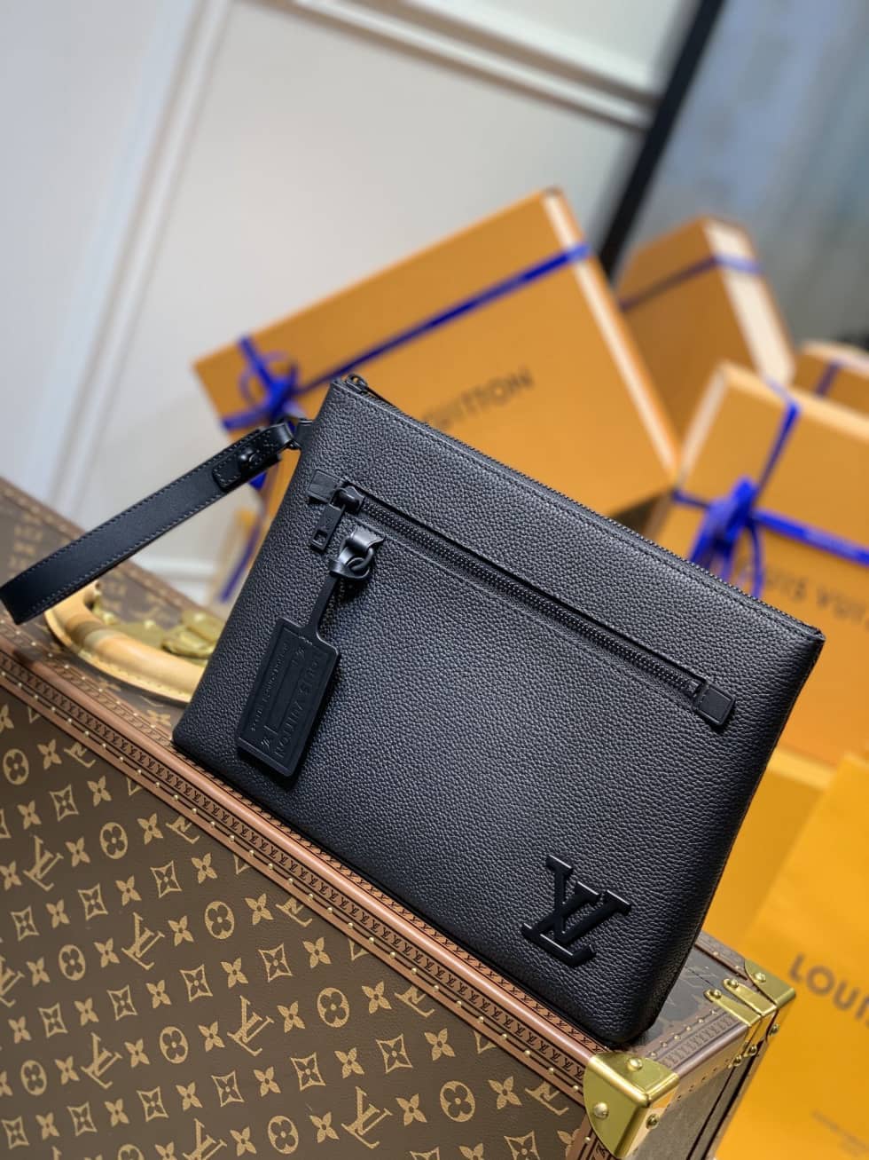 Best Replica Louis Vuitton Aerogram Pochette Black M69837 Replica - Colareps