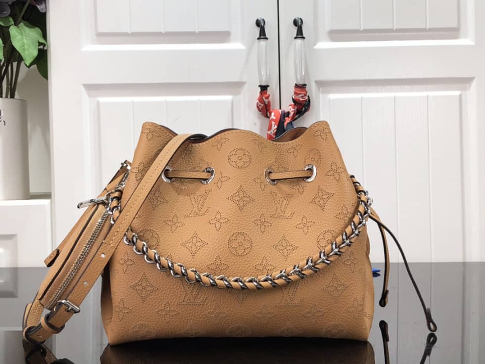 Best Replica Louis Vuitton Bella Mahina Leather Magnolia Pink M57068 Replica Bucket Bag - Colareps