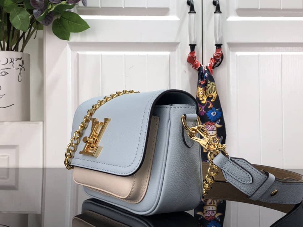 Best Replica Louis Vuitton Lockme Tender Blue M59984 Replica Crossbody Bag - Colareps