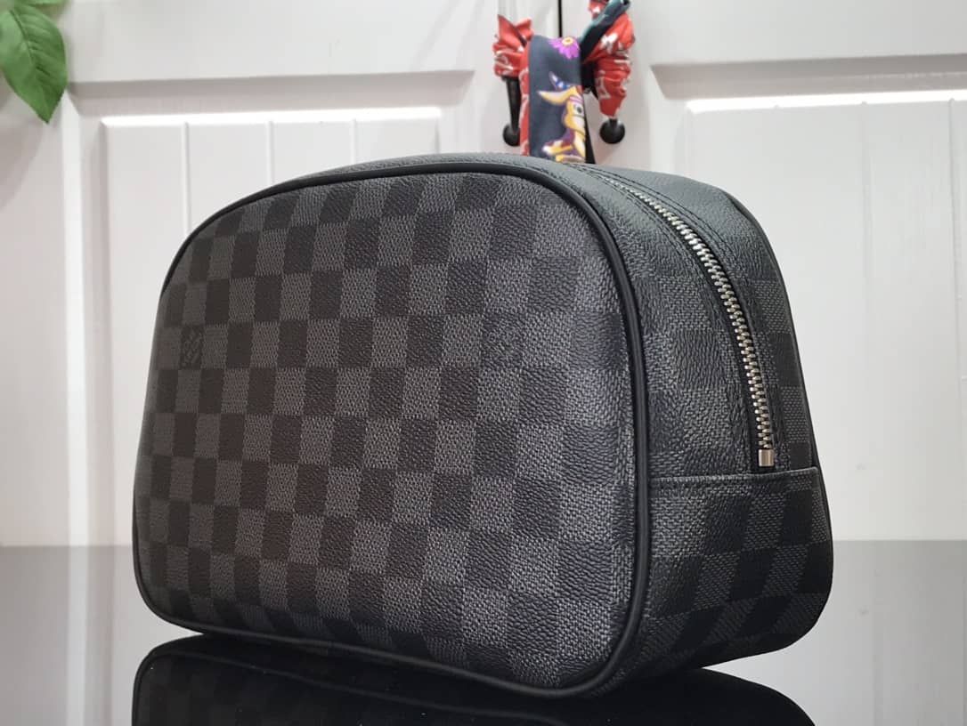 Best Replica Louis Vuitton Damier Graphite Toiletry Bag Replica Black - Colareps