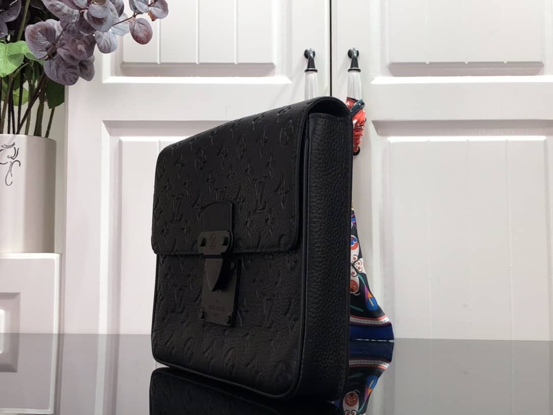 Best Replica Louis Vuitton S Lock A4 Monogram Taurillon Cowhide Leather Pouch Replica Black M80582 - Colareps