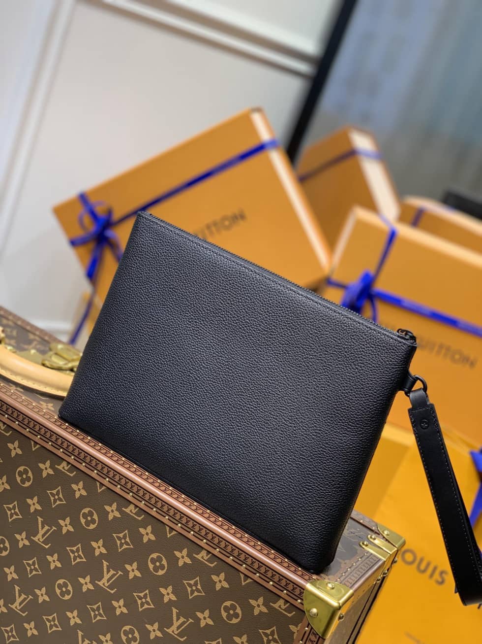 Best Replica Louis Vuitton Aerogram Pochette Black M69837 Replica - Colareps