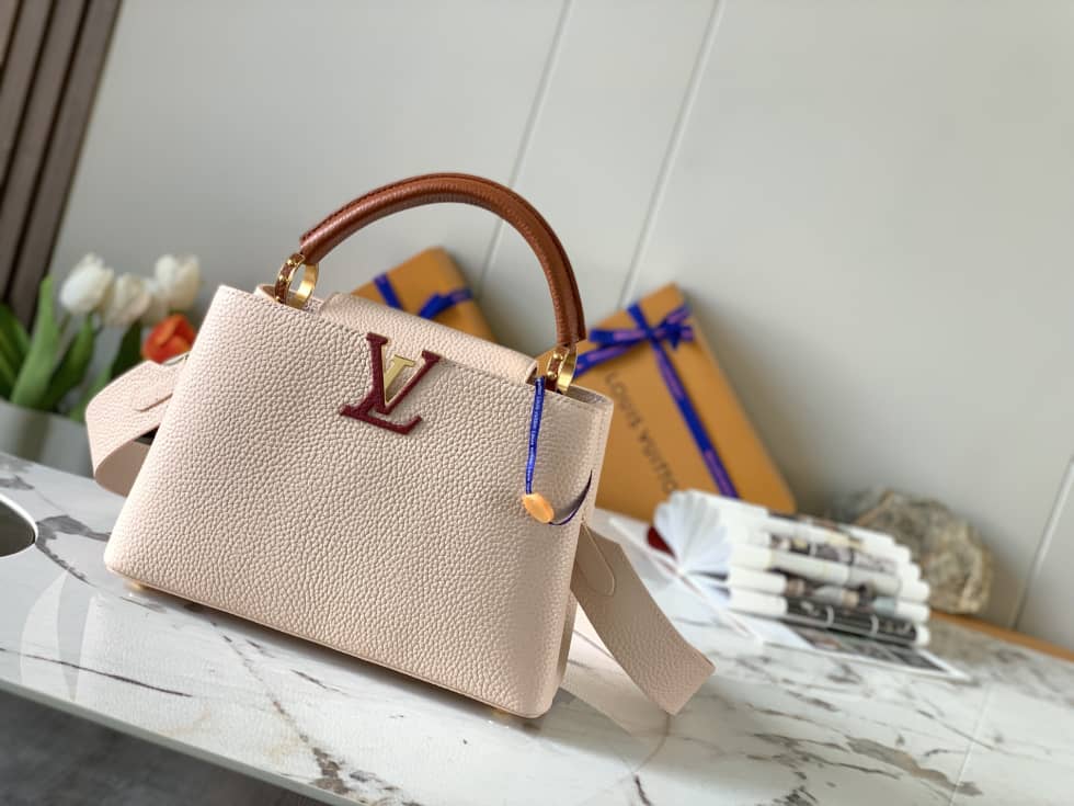 Best Replica Louis Vuitton Capucines Taurillon Leather Shoulder Bag Replica - Colareps
