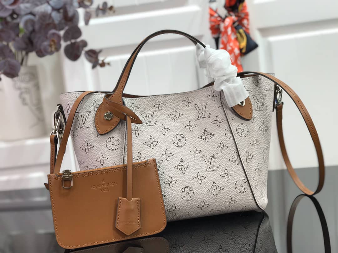 Best Replica Louis Vuitton Mahina Hina PM Leather Tote Replica White M54353 - Colareps