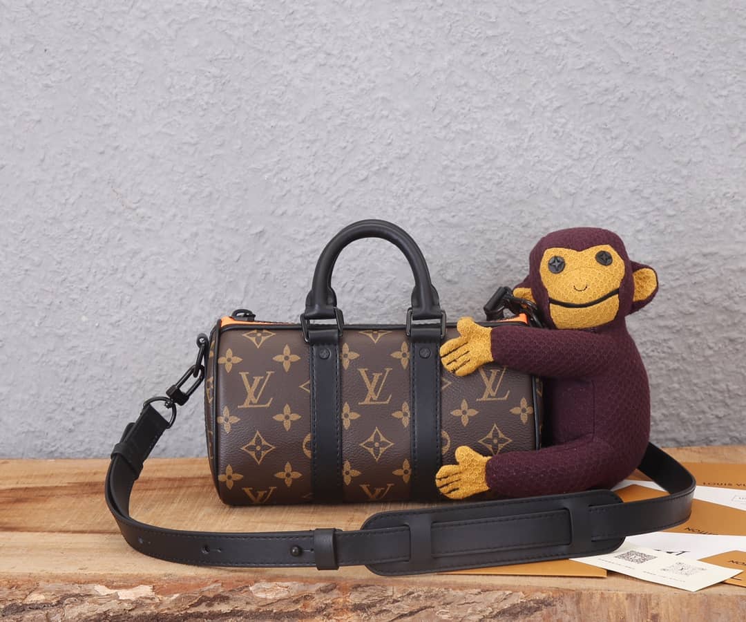 Best Replica Louis Vuitton Monogram Zoom And Friends Adventure Keepall Bag Replica M80118 - Colareps