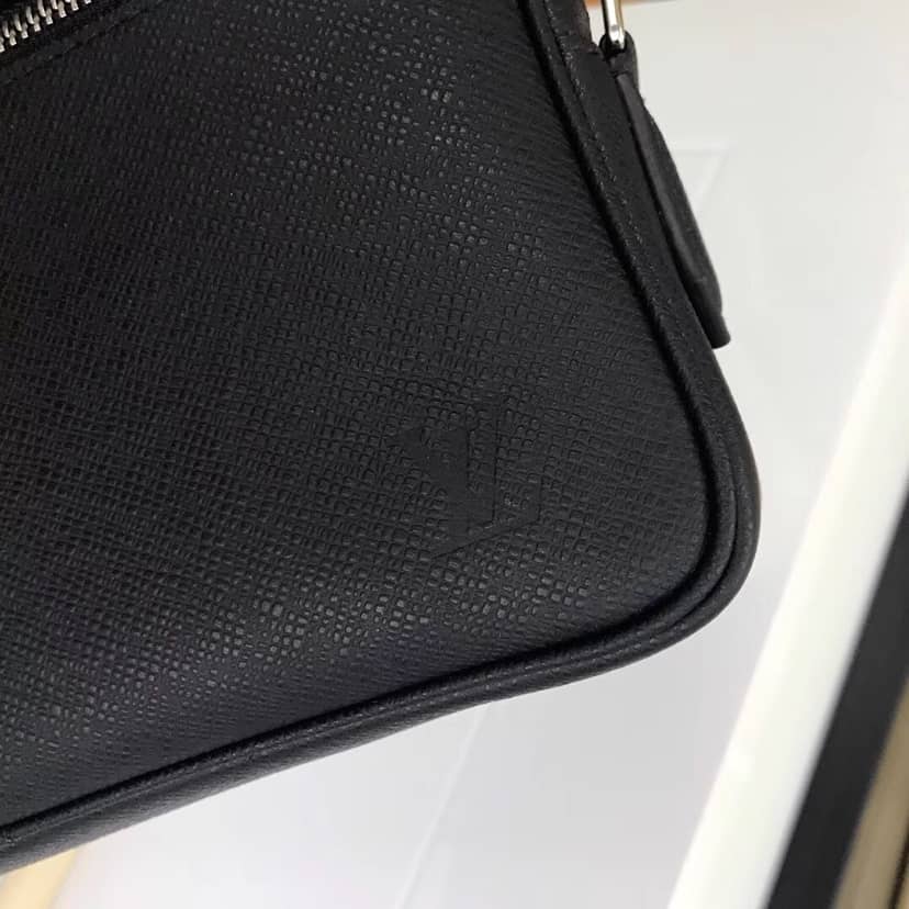 Best Replica Louis Vuitton Kasai Taiga Leather Canvas Replica Clutch Black M33409 - Colareps