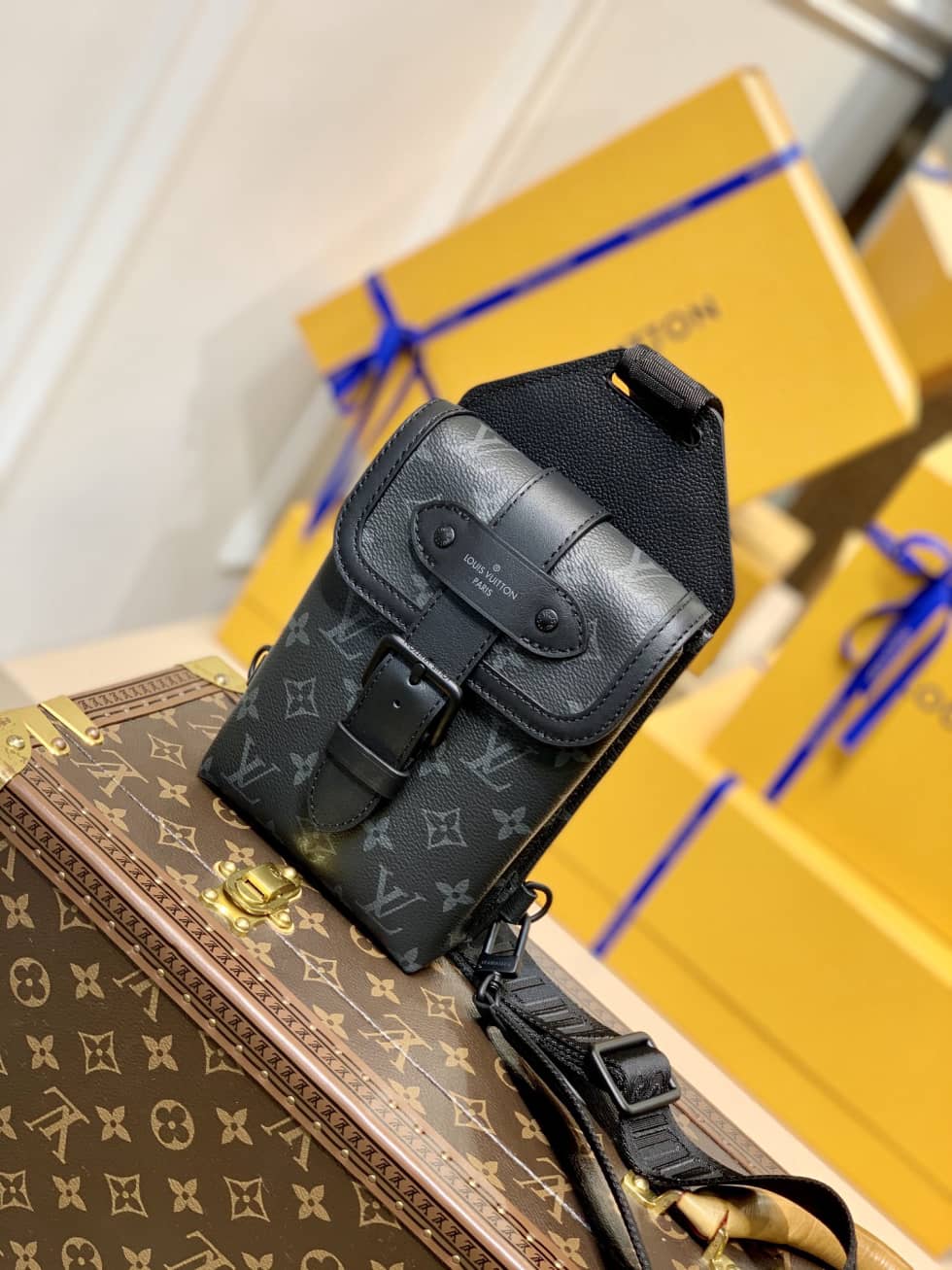 Best Replica Louis Vuitton Saumur Slingbag Monogram Eclipse M45912 Replica Shoulder Bag - Colareps