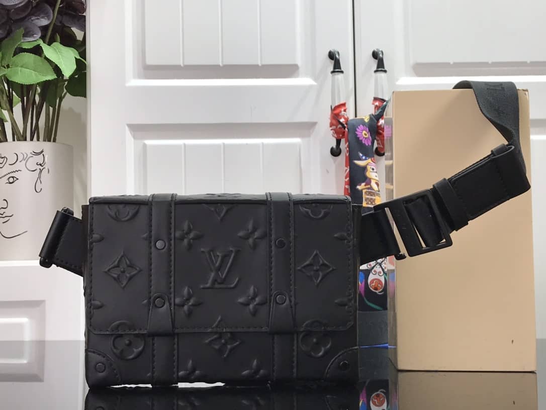 Best Replica Louis Vuitton Trunk Slingbag Monogram Seal Cowhide Leather Replica M57952 - Colareps