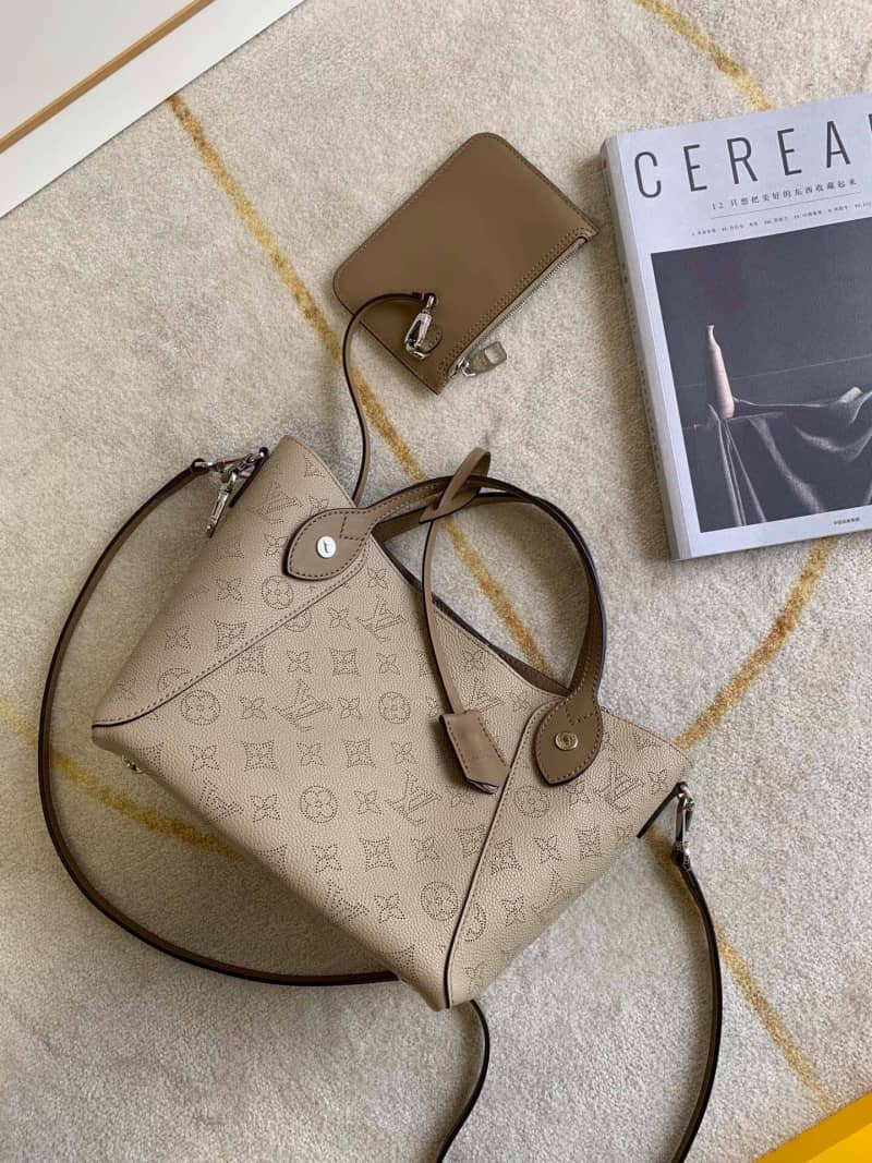 Best Replica Louis Vuitton Mahina Hina PM Leather Tote Replica Apricot M54353 - Colareps