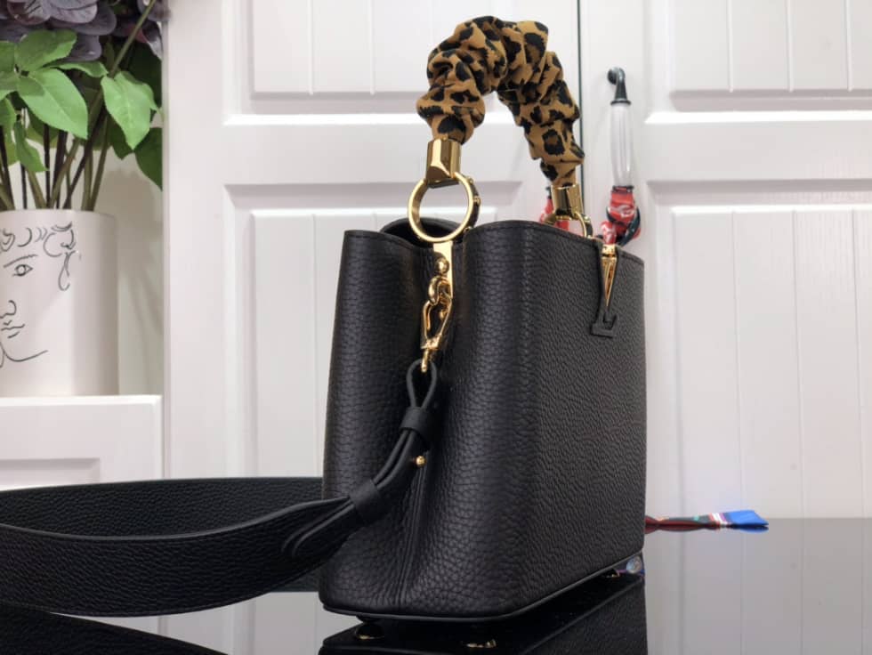 Best Replica Louis Vuitton Capucines BB Black M58732 Replica Crossbody Bag - Colareps