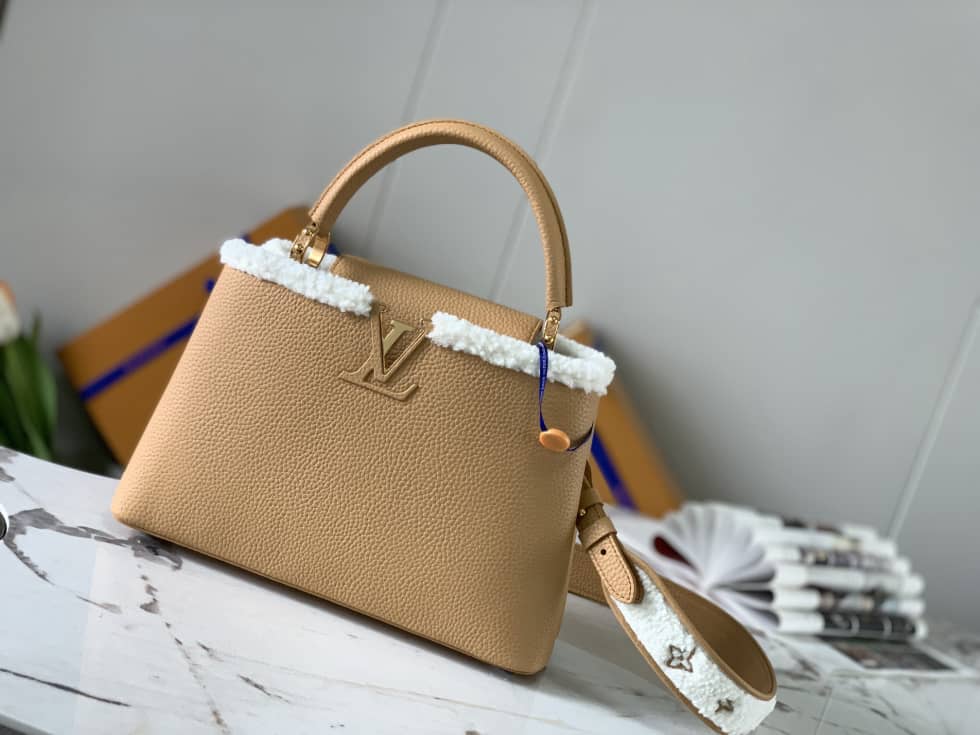 Best Replica Louis Vuitton Capucines MM Beige M59073 Replica Crossbody Bag - Colareps