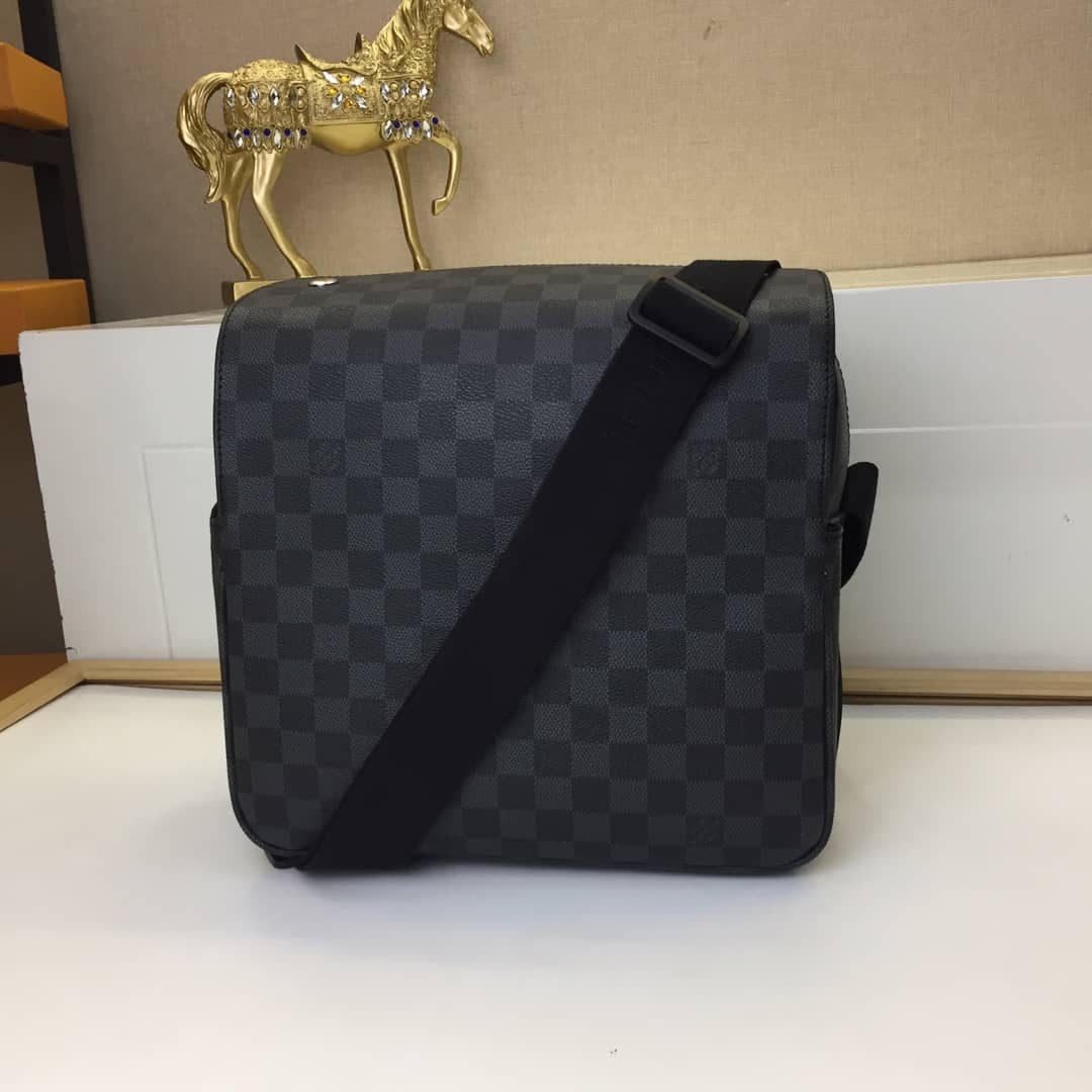 L0vis Vvtt0n Naviglio Leather Shoulder Bag Replica Black N45255