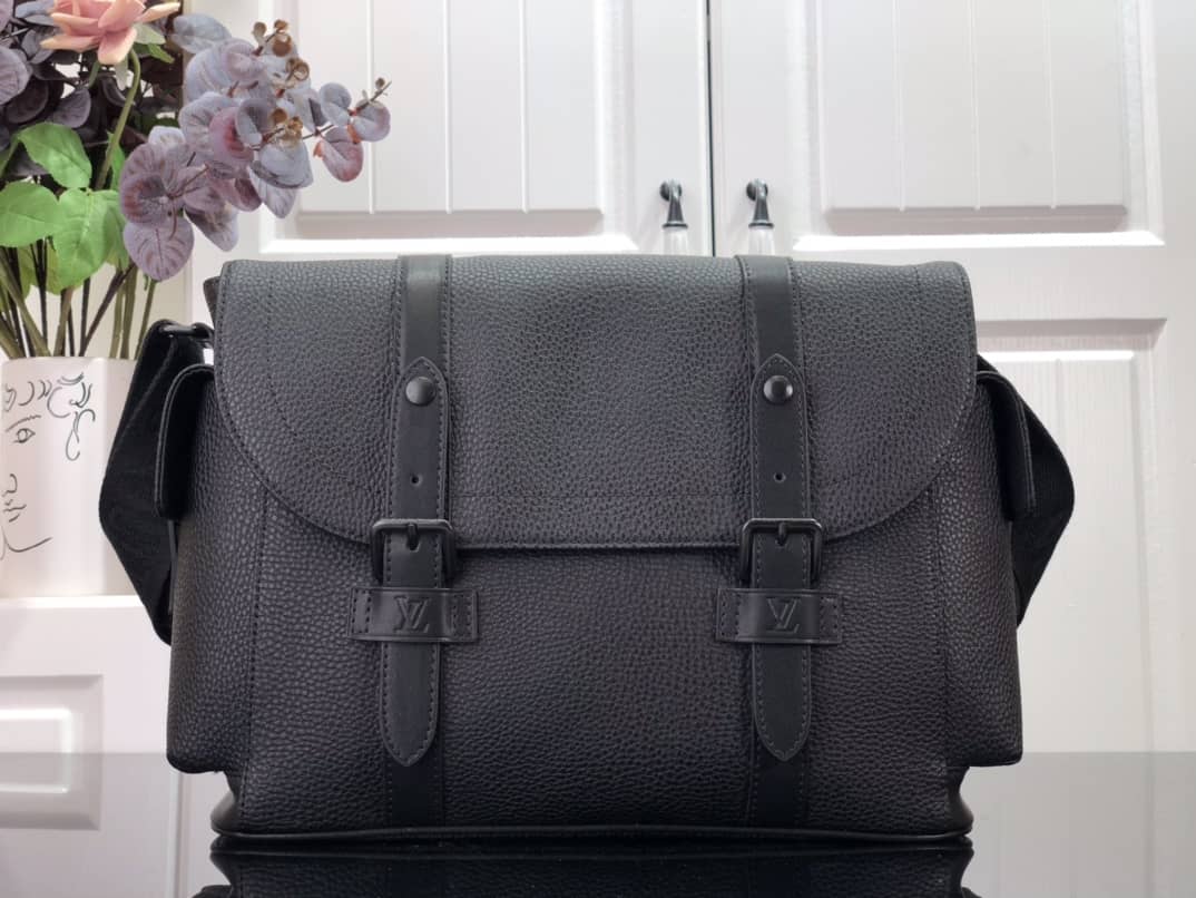 Best Replica Louis Vuitton Trunk Taurillon Leather Messenger Bag Replica Black M58494 - Colareps