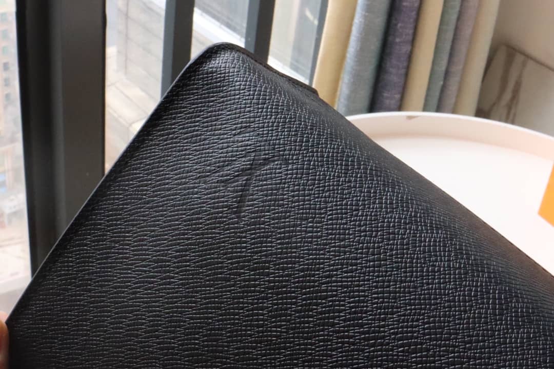 L0vis Vvtt0n Robusto Briefcase Monogram Canvas Taiga Leather Replica Black M30591