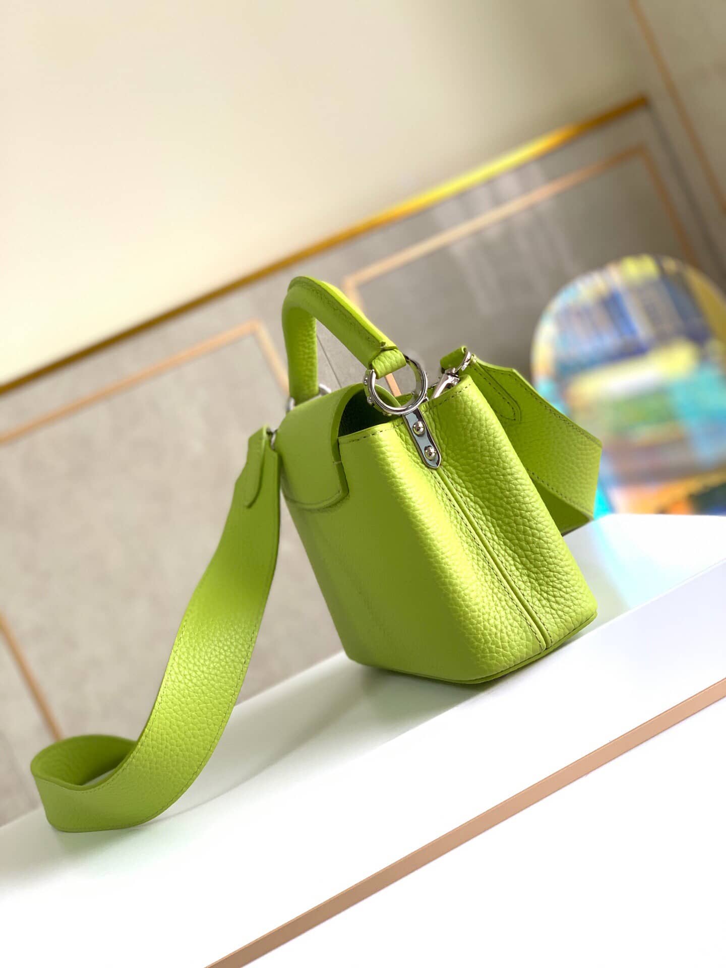 Best Replica Louis Vuitton Taurillon Leather Capucines Mini Replica Bag Green M55985 - Colareps
