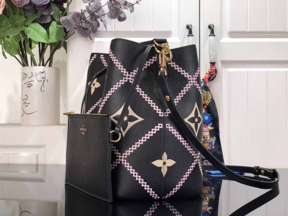 Best Replica Louis Vuitton NeoNoe MM Black M46023 Replica Bucket Bag - Colareps