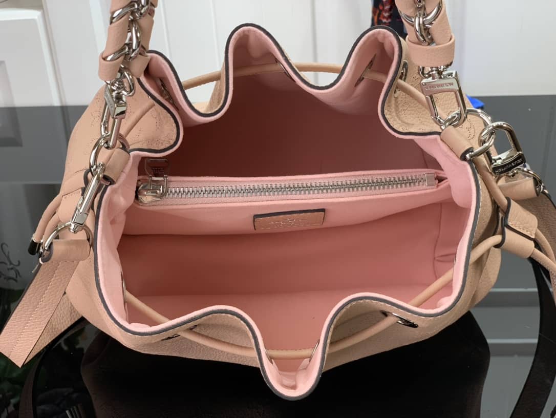 Best Replica Louis Vuitton Bella Mahina Magnolia Leather Replica Bag M57068 Pink - Colareps