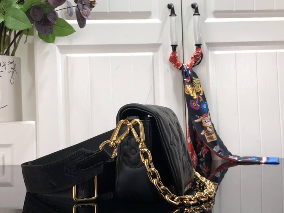 Best Replica Louis Vuitton Wallet On Strap Bubblegram Black M81399 Replica - Colareps