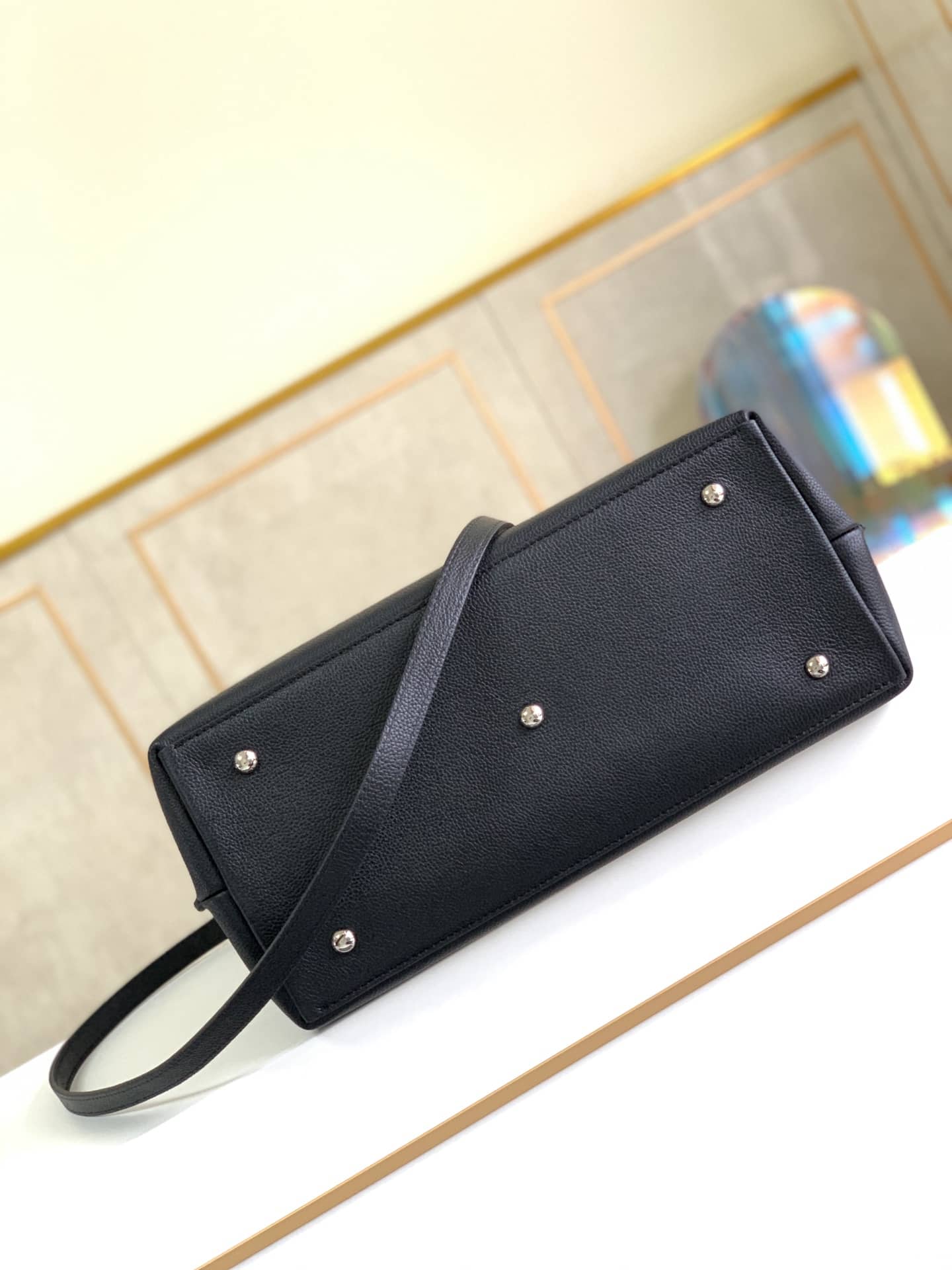 Best Replica Louis Vuitton Lockme Day Tote Replica Black M53730 - Colareps